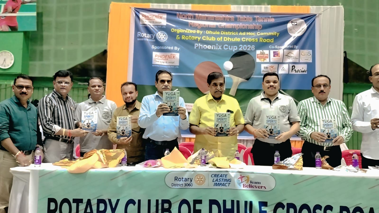 डॉ. भूपेंद्र मालपुरे लिखित 'योगा फोर स्पोर्ट्स परफॉर्मन्स' पुस्तकाचे धुळ्यात प्रकाशन