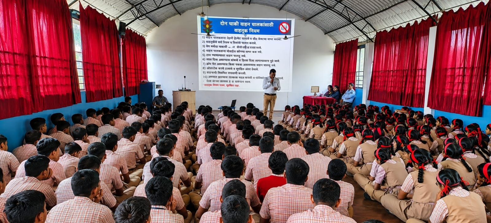 एस. एस. इंग्लिश मीडियम स्कूलमध्ये वाहतूक नियम प्रशिक्षण कार्यशाळा