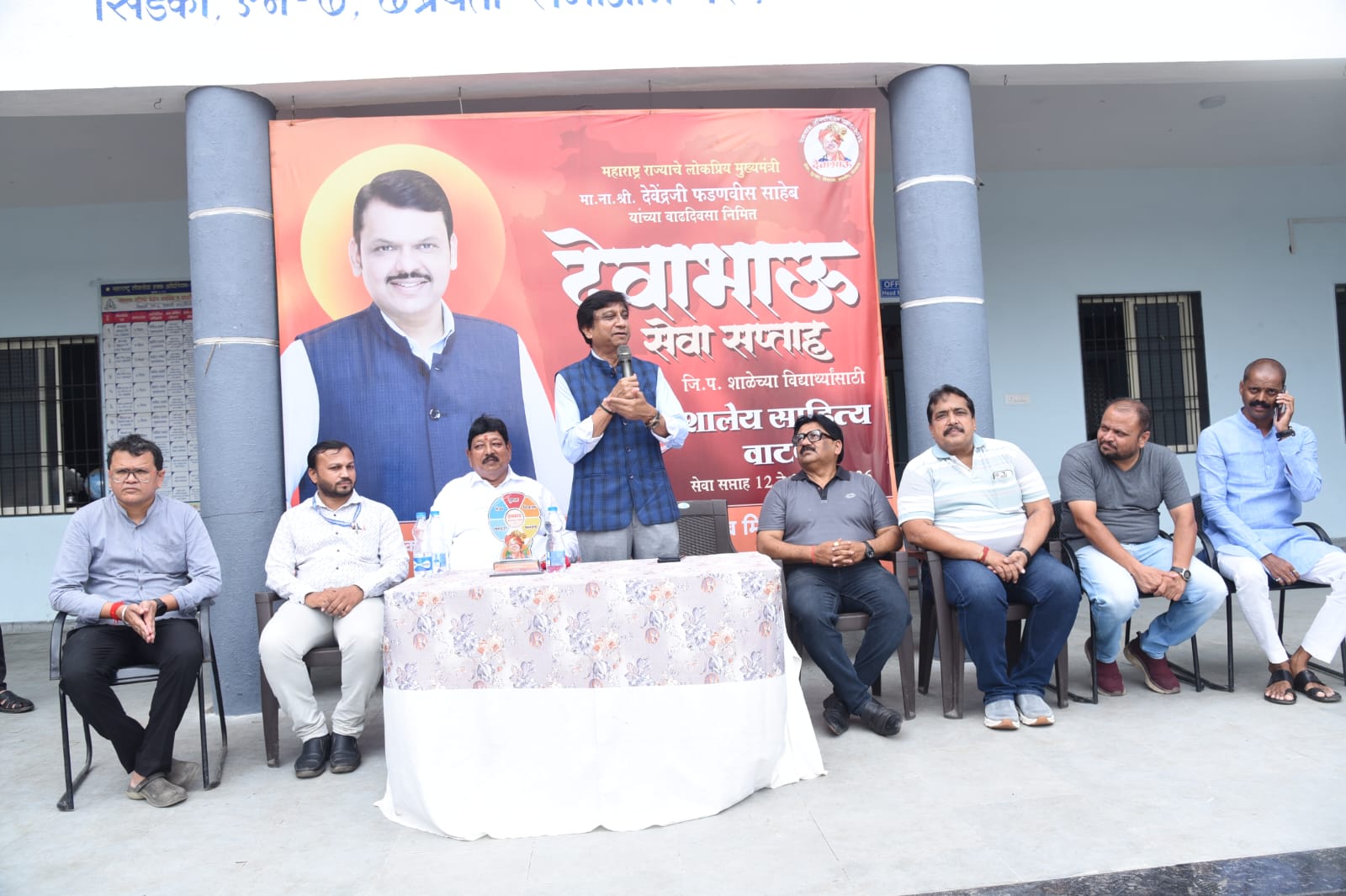 ‘देवाभाऊ सेवा सप्ताहा’अंतर्गत शहरात वृक्षारोपण, आरोग्य शिबिर व शालेय साहित्य वाटप
