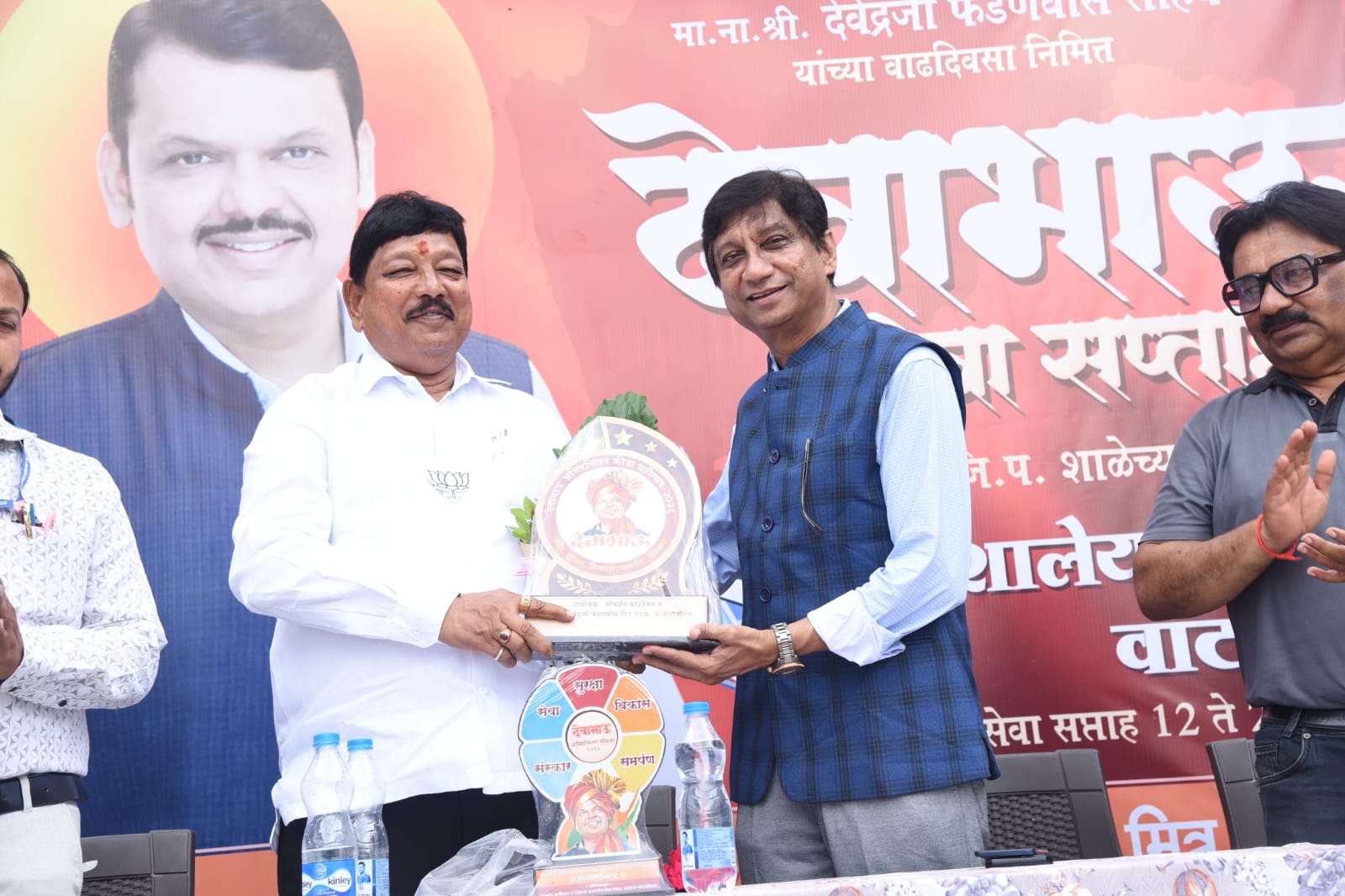 ‘देवाभाऊ सेवा सप्ताहा’अंतर्गत शहरात वृक्षारोपण, आरोग्य शिबिर व शालेय साहित्य वाटप