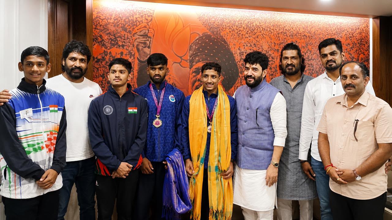 International Sports Medalists Honored by Murlidhar Mohol