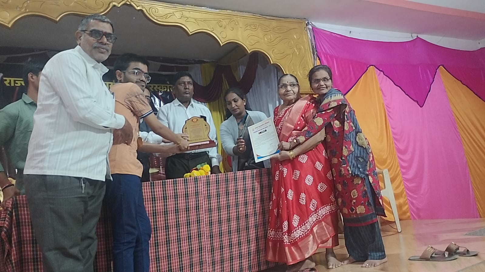 कर्करोगावर मात करणाऱ्या पराग लिगदेला 'राज्यस्तरीय समर्थ कार्य गौरव पुरस्कार' प्रदान
