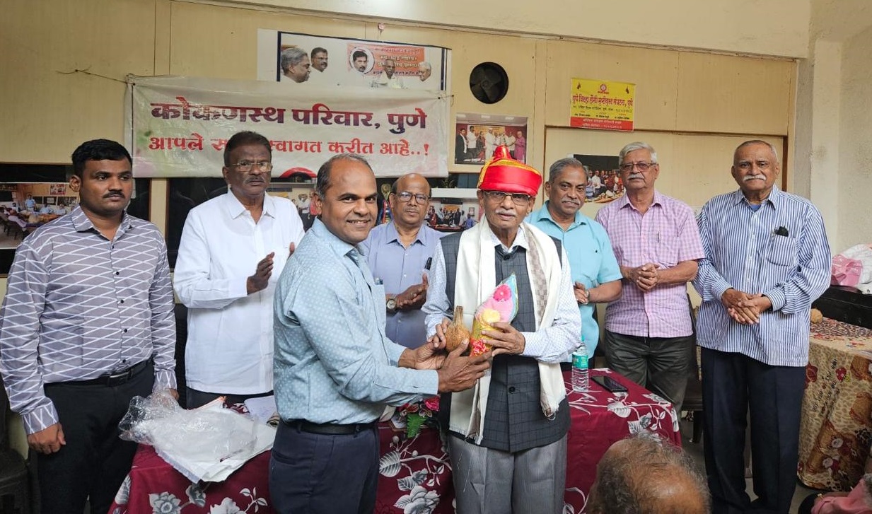 गुरुपौर्णिमेनिमित्त ज्येष्ठ क्रीडा संघटक ॲड. विजय सावंत यांचा पुण्यात सत्कार