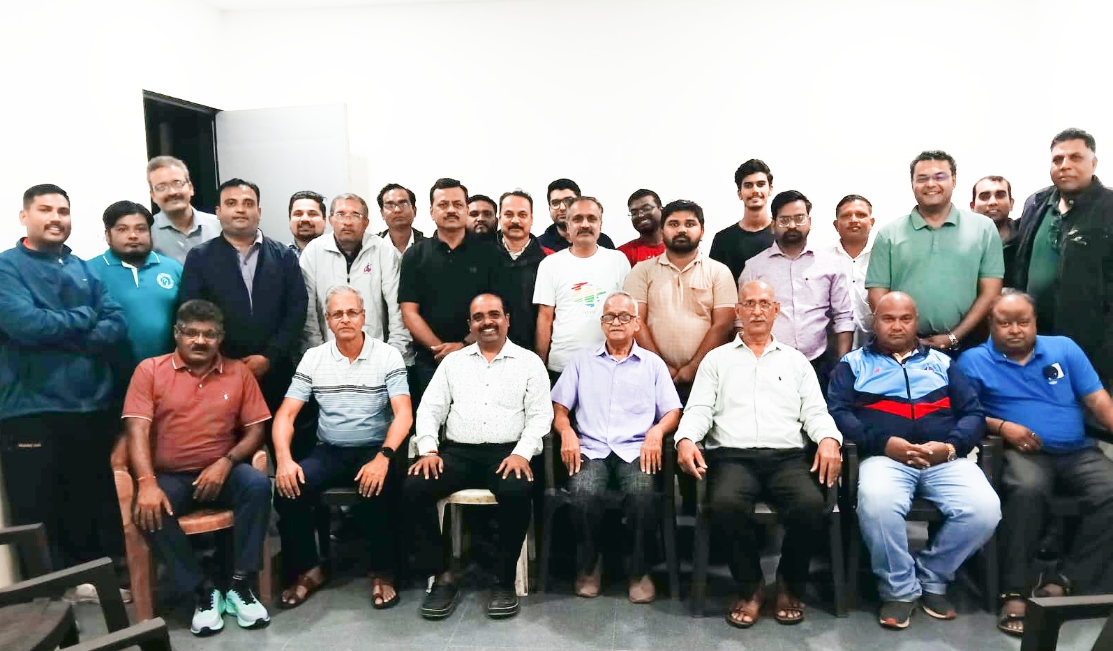 सुभाष लोलगे आंतरशालेय क्रिकेट स्पर्धेपूर्वी पंच व स्कोअरर्सची बैठक