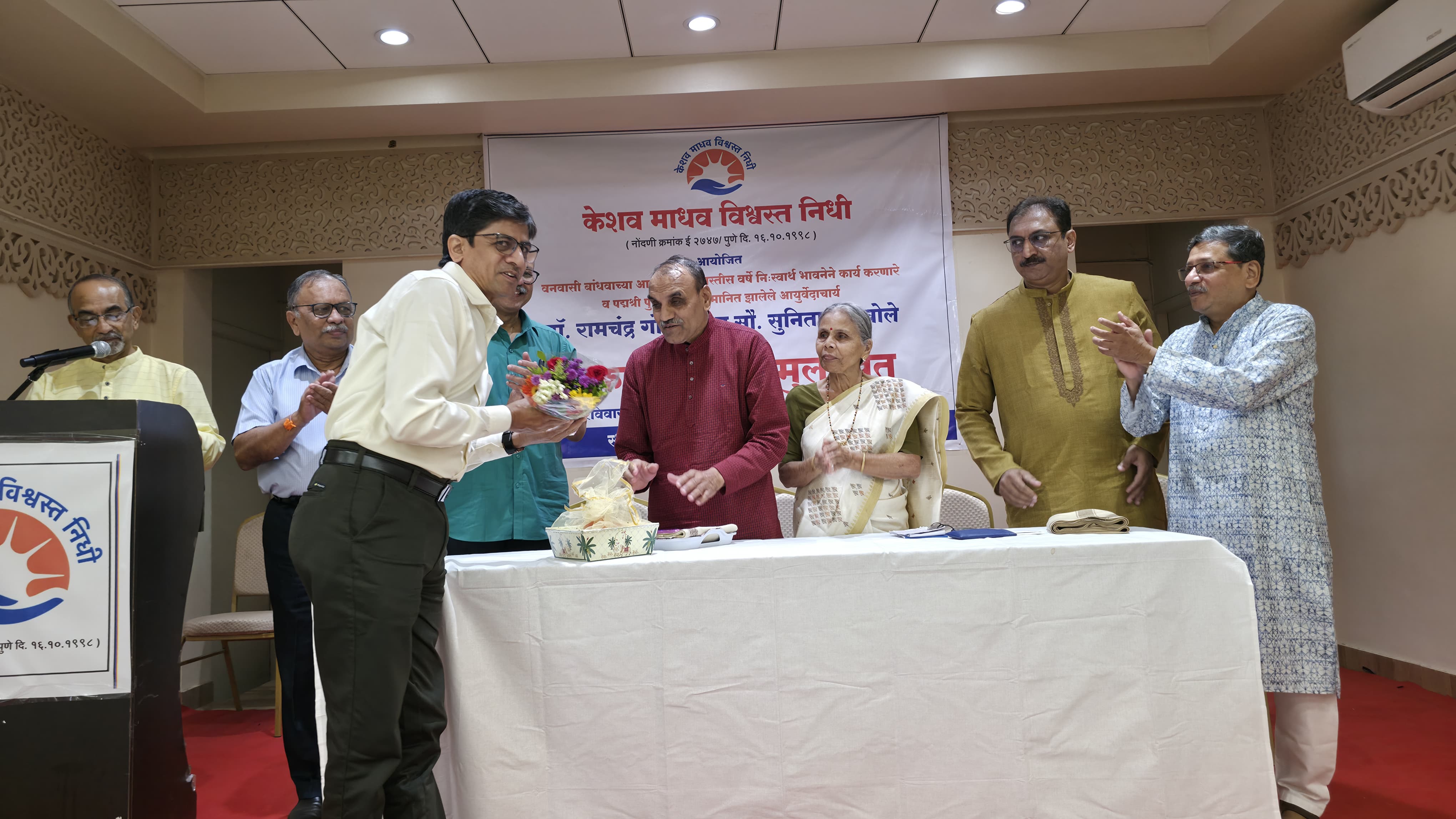 National Chess Player and Coach Makarand Velankar Honored in Pune