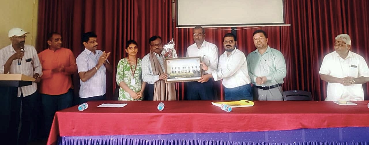 वाघिरे कॉलेजचे डॉ. मुकिंदा खंदारे सेवानिवृत्त
