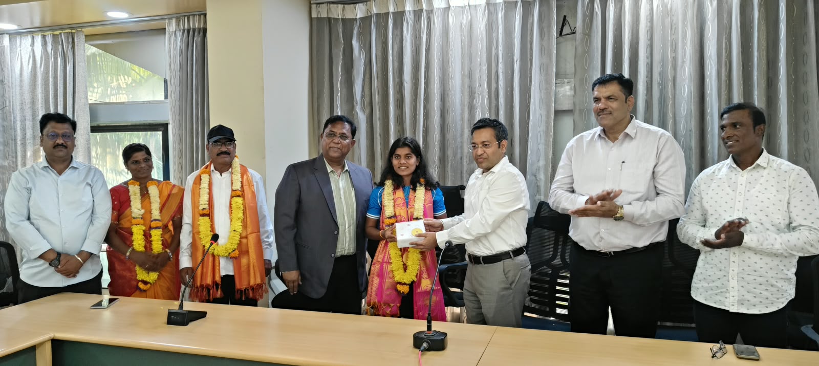 ऐतिहासिक सुवर्णपदक विजेत्या ऋतुजा पिसाळचे बालेवाडीत जंगी स्वागत