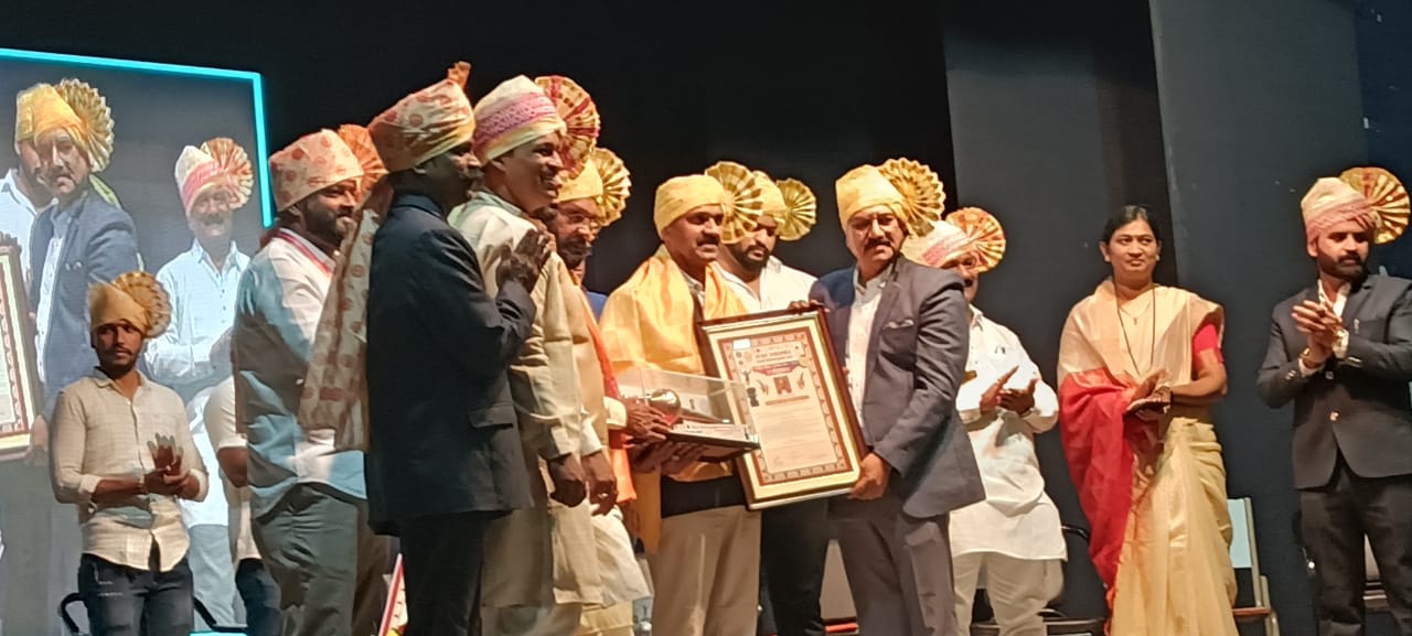हिंदकेसरी दीनानाथ सिंह यांना 'स्व. बाबुरावजी शेटे क्रीडा गौरव पुरस्कार' प्रदान
